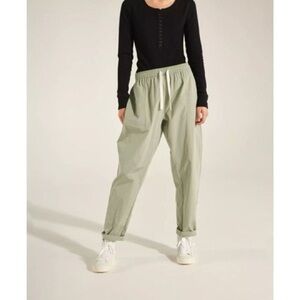 NWOT Halle Berry x Sweaty Betty Maia Woven Jogger in Chalkgreen Size Large